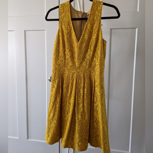 Vince Camuto Yellow Lace V-Neck Dress - Picture 1 of 4